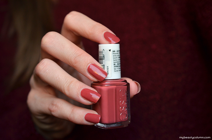 Essie In Stitches Nailpolish Review & Swatches